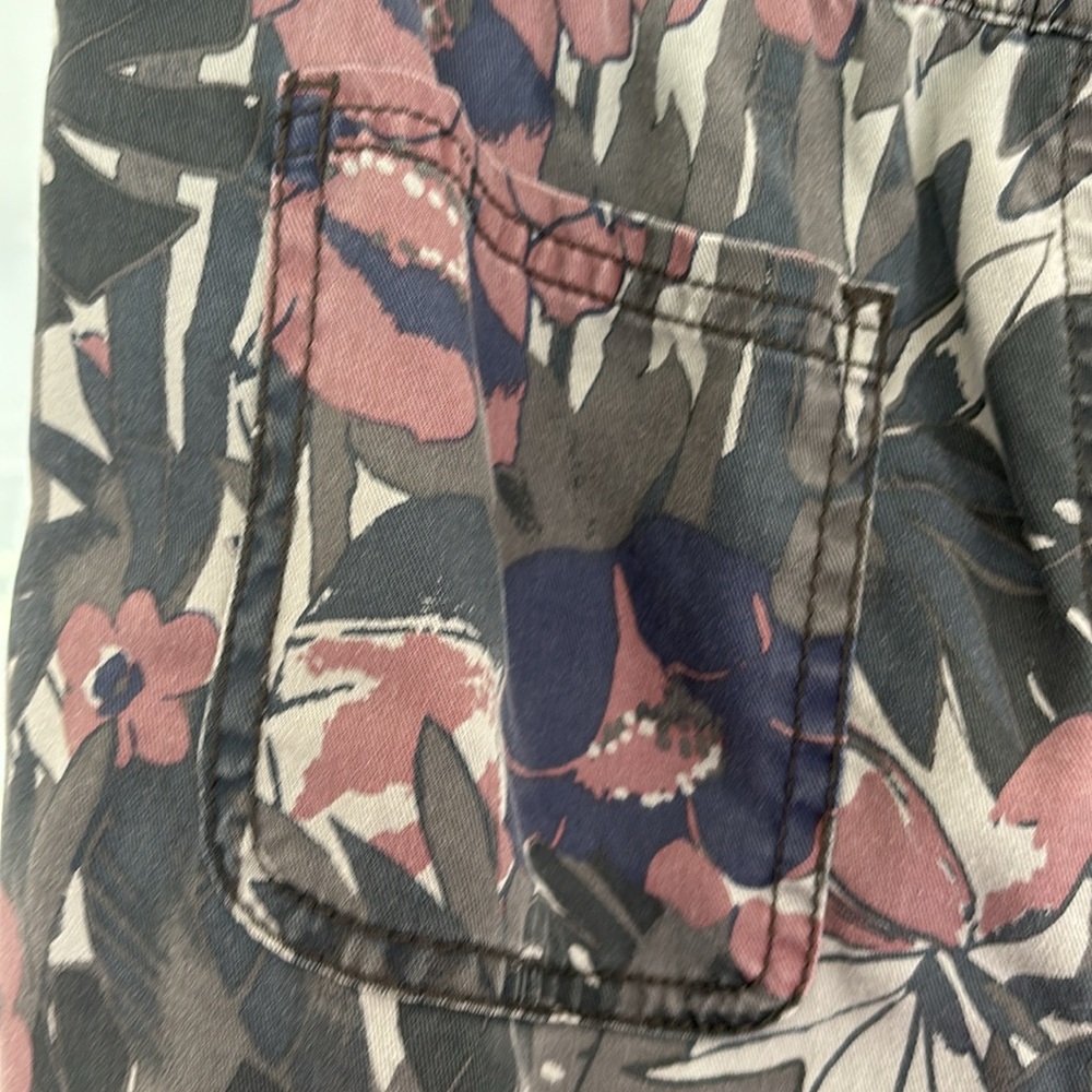Like new women’s size small shorts multi color - Picture 4 of 4